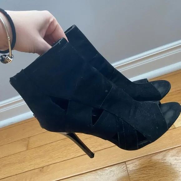 Open Toe Healed Boot - Picture 3 of 5